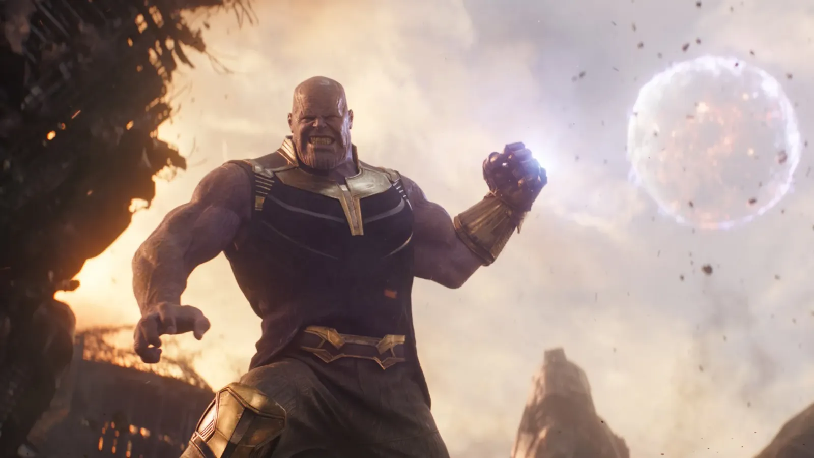 Thanos con el Guantelete del Infinito, la vara con la que el guionista compara al nuevo villano de los X-Men