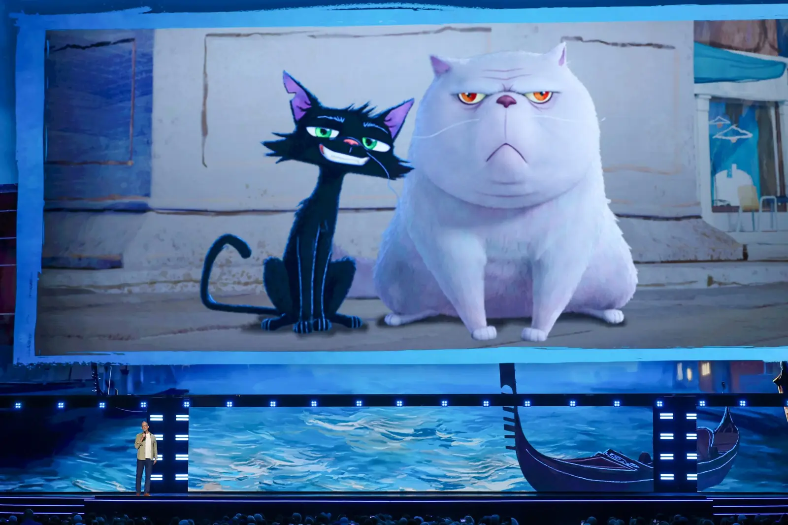 Nero, el gato negro protagonista de Gatto, junto a Rocco en un canal de Venecia, en el primer vistazo que Pixar mostró en el D23 2026