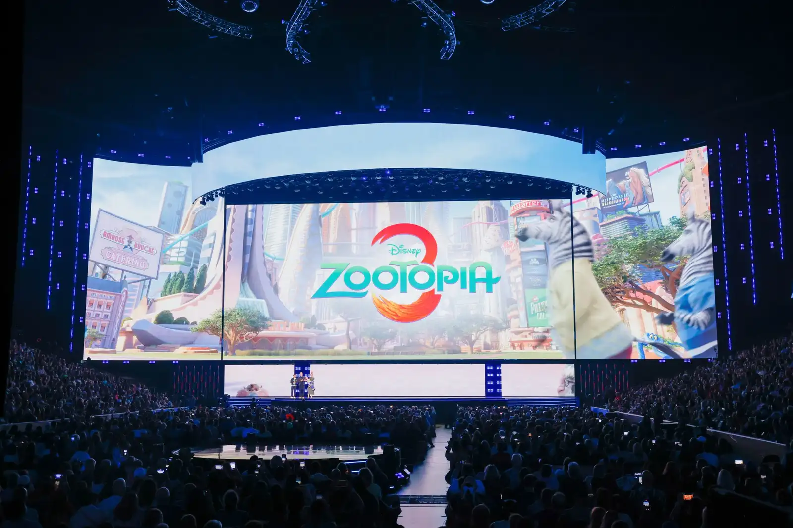 El logo de Zootopia 3 proyectado sobre el escenario del D23 2026 durante el anuncio de Walt Disney Animation Studios