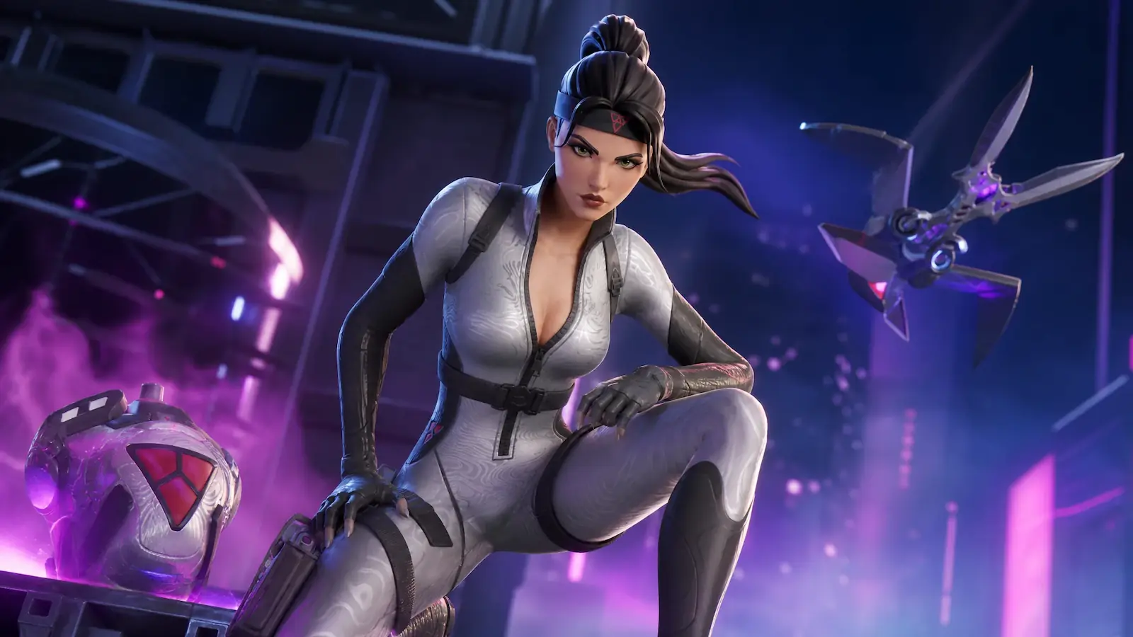 Arte oficial del estilo Infiltrada de Grace Crowne en Fortnite, con el ala delta W.A.S.P. y la mochila del Kit de Infiltrado