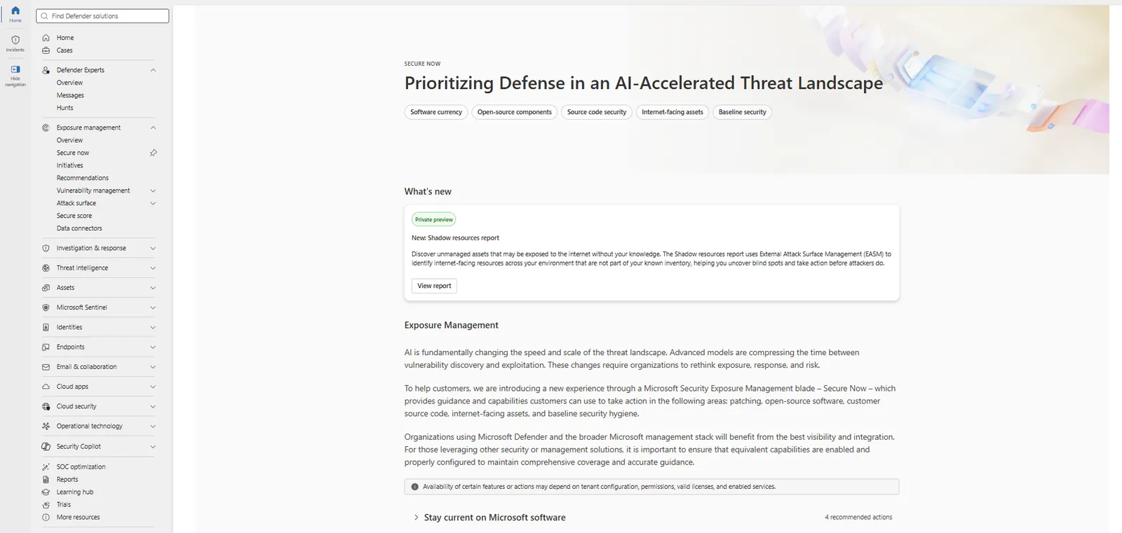 Panel de Secure Now en Microsoft Defender, titulado Prioritizing Defense in an AI-Accelerated Threat Landscape, con las pestañas de software, componentes de código abierto, código fuente, activos expuestos a internet y seguridad de base