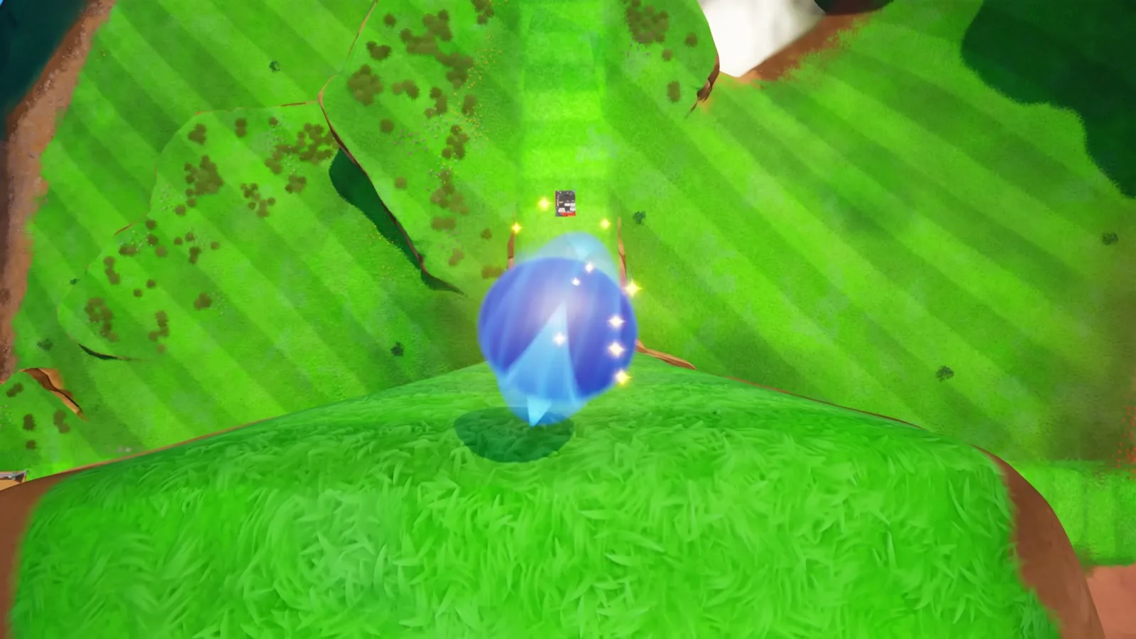 Esfera azul brillante, presumiblemente Peely hecho bola, sube una pendiente de la Green Hill Zone entre destellos dorados, en el teaser de Sonic en Fortnite