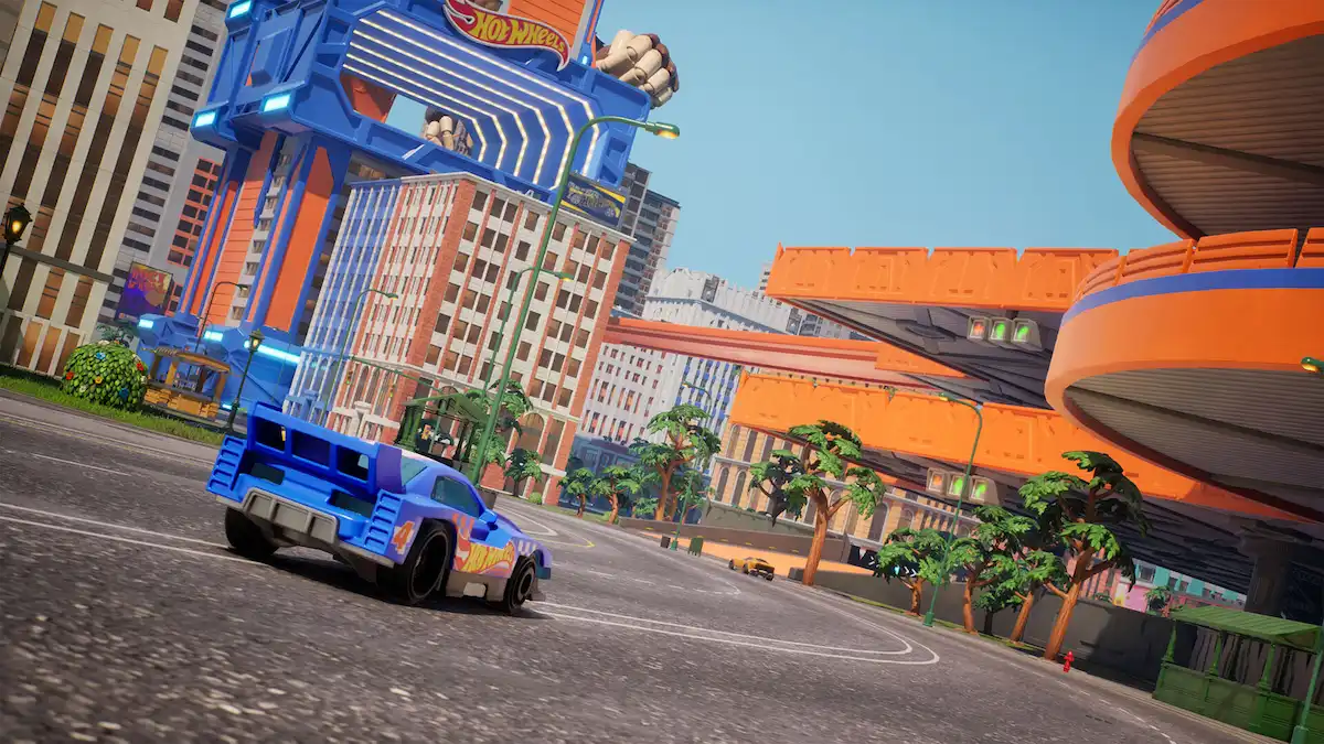 Auto de Hot Wheels Infinite Rush frente a una estructura gigante en una de las islas del juego