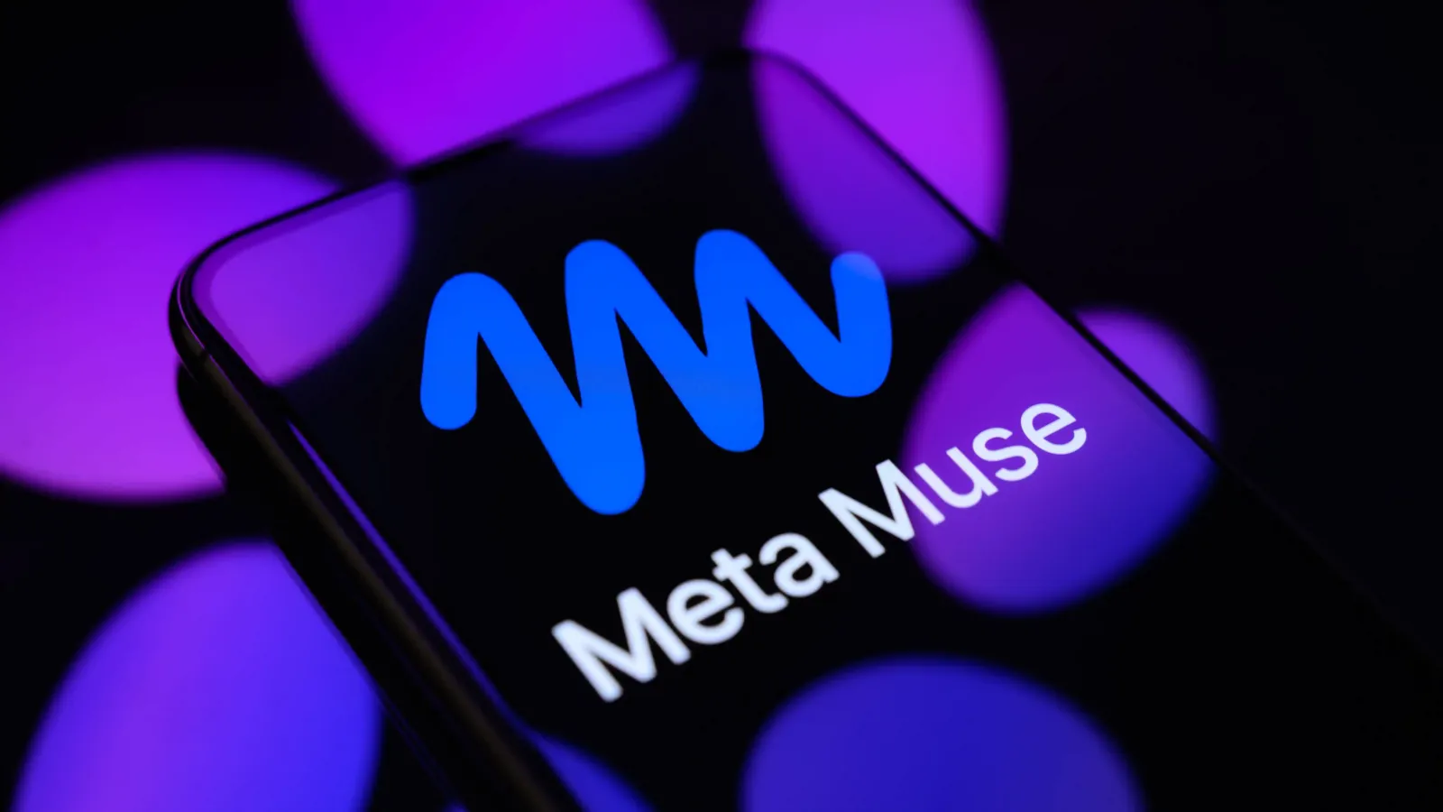 El logo de Meta Muse, el agente de IA de Meta, en la pantalla de un celular