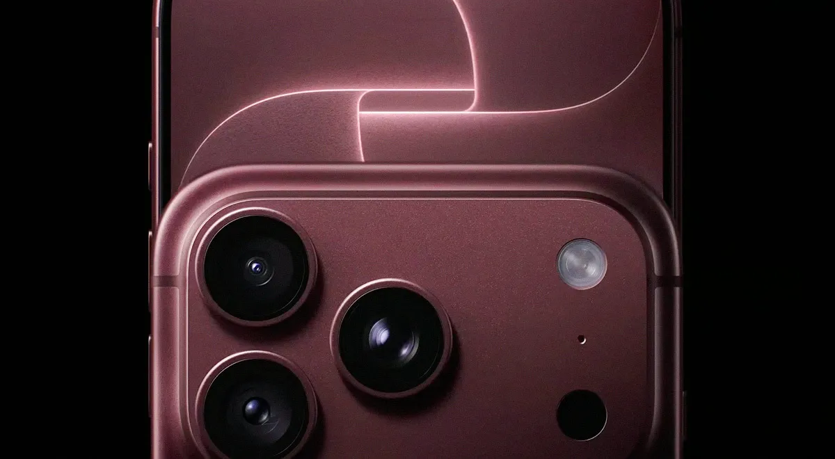 Primer plano del módulo de tres cámaras del iPhone 18 Pro, cuya cámara principal es compatible con Apple Reference Image