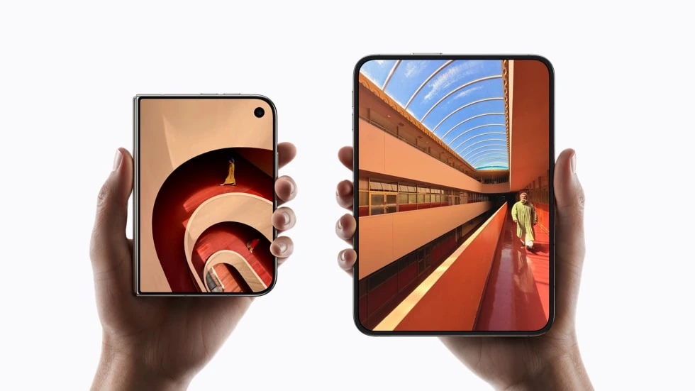 Dos iPhone Duo, uno cerrado y otro abierto, mostrando fotos de arquitectura en la pantalla externa y en la interna