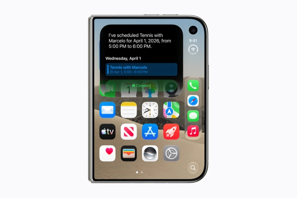 iPhone Duo cerrado mostrando la pantalla externa, con el dock de iOS 27 sobre el lateral derecho