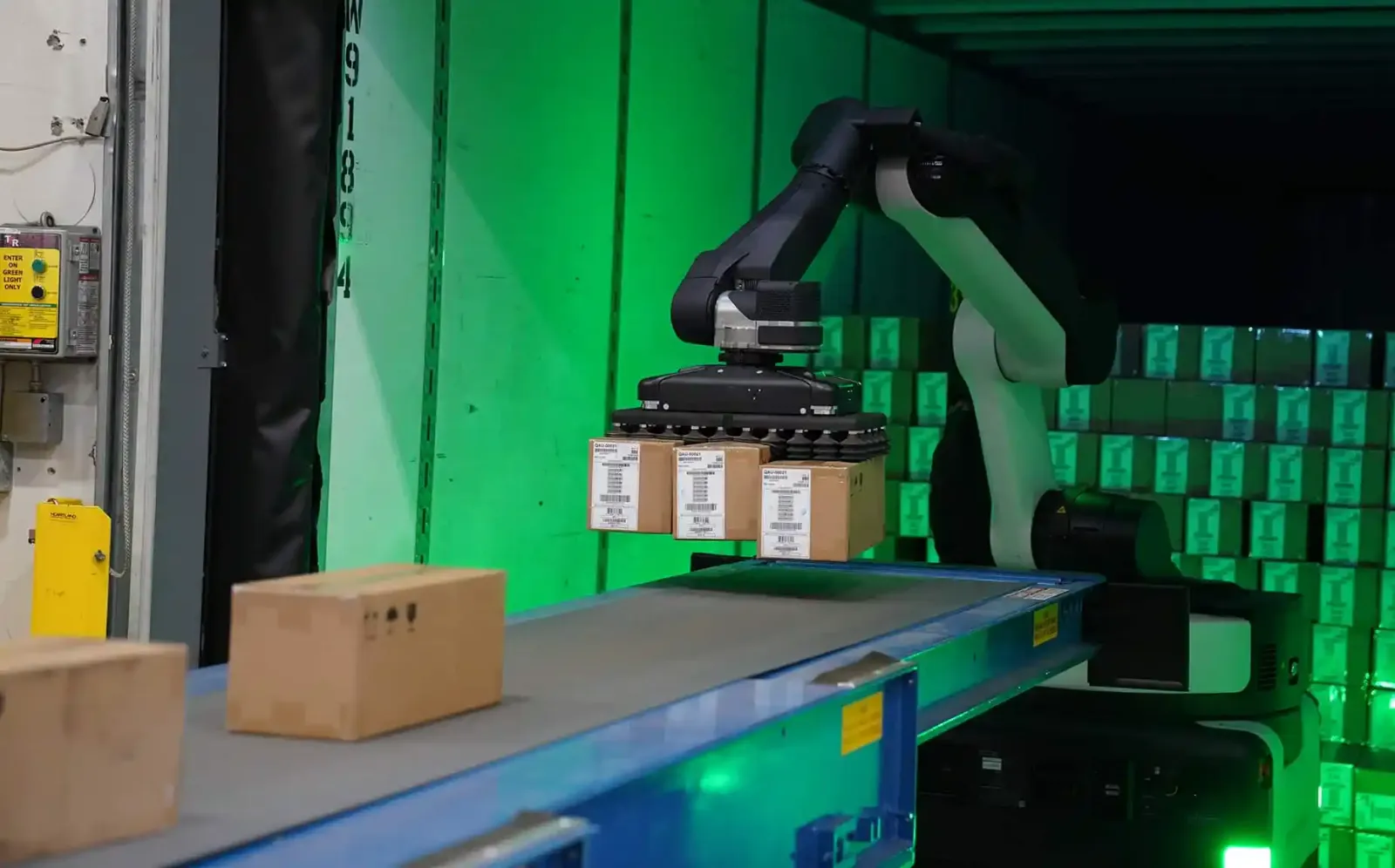 Stretch, el robot de logística de Boston Dynamics que mueve cajas en depósitos