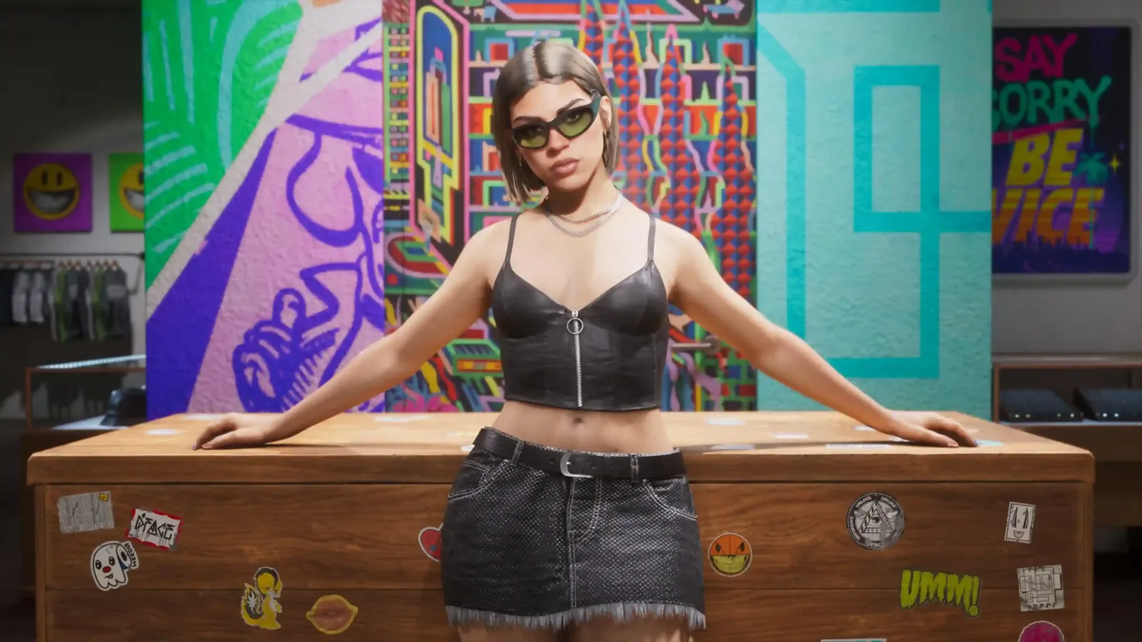 Personaje de GTA VI apoyada en el mostrador de una tienda de ropa en Vice City