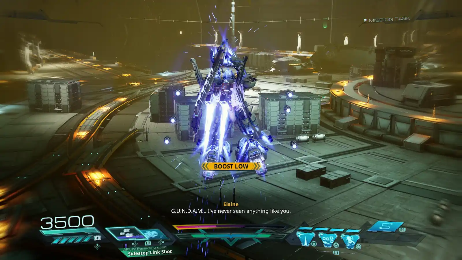 Mobile Suit con el aviso de impulso bajo (BOOST LOW) durante un combate en Gundam Rogue Orbit