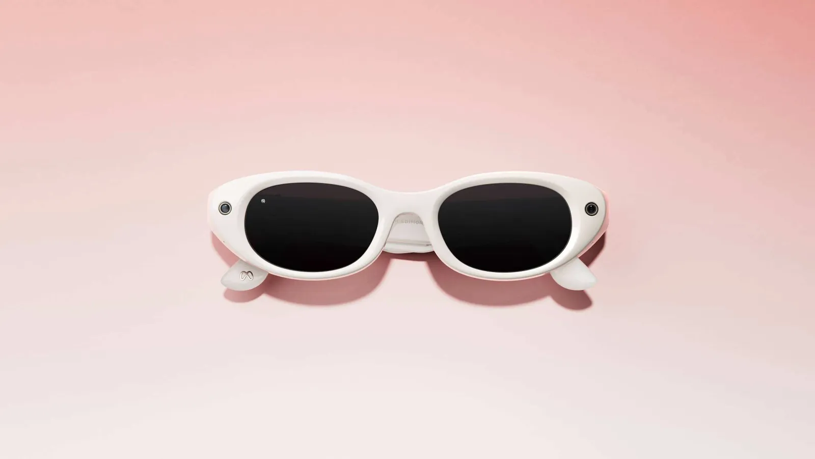 Los Meta Glasses by Kylie Jenner en el nuevo color Ivory