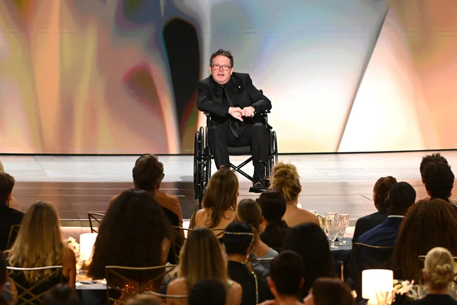 Michael J. Fox recibe el Bob Hope Humanitarian Award en la ceremonia de los Emmy 2026
