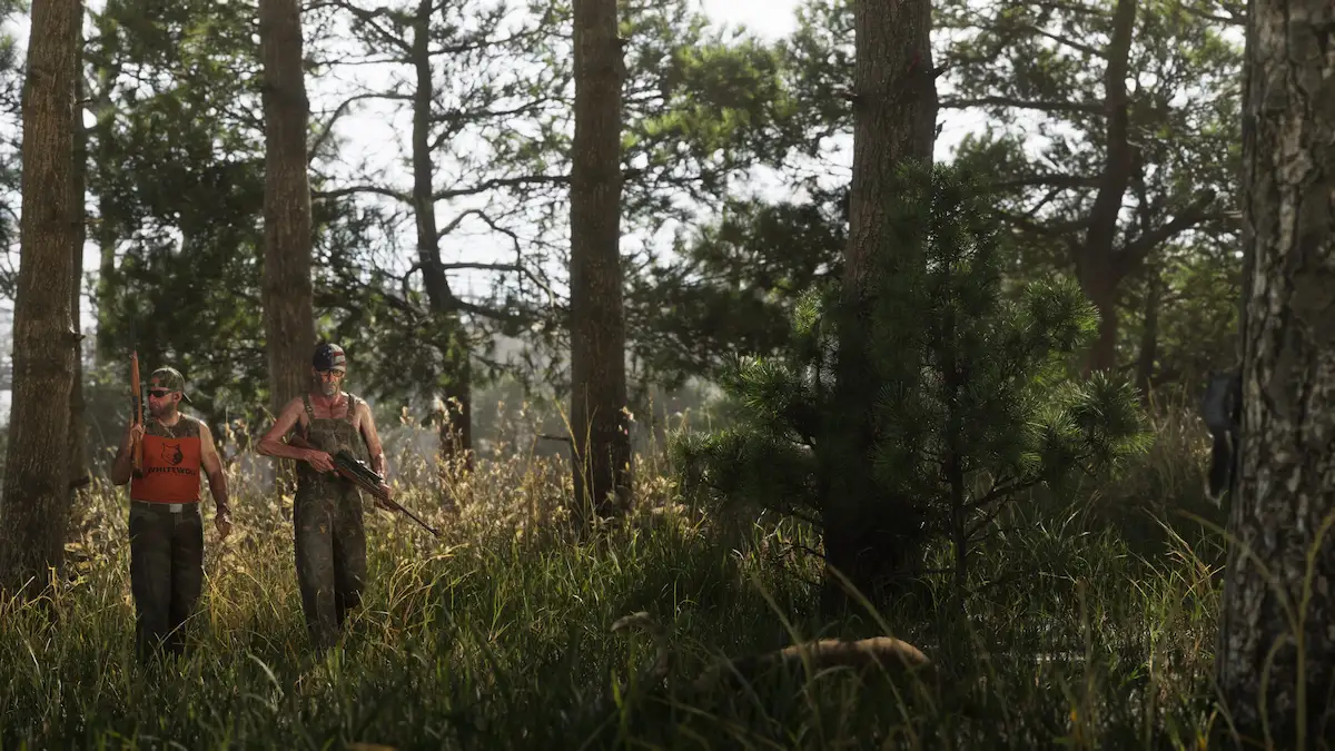 Dos personajes armados caminan entre pinos en el Mount Kalaga National Park de GTA 6