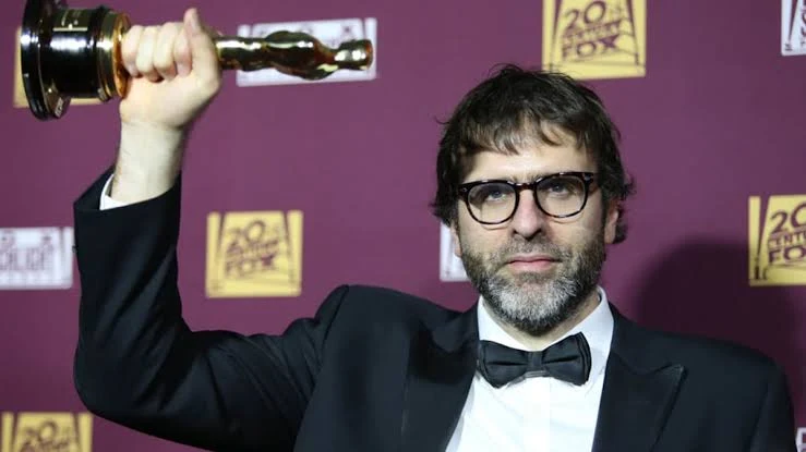 Nicolás Giacobone levanta el Oscar al mejor guion original que ganó por Birdman en 2015