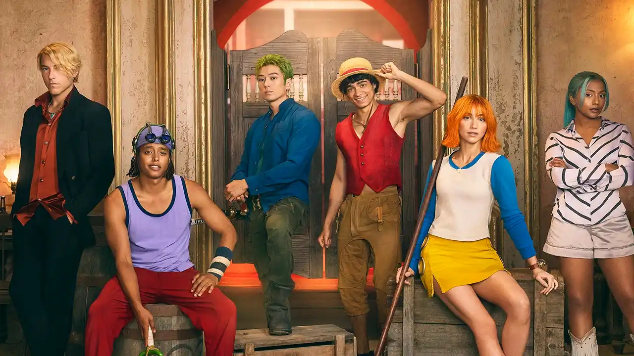 El elenco del live action de One Piece posando para la temporada 3, con Luffy, Nami, Zoro, Sanji y Usopp