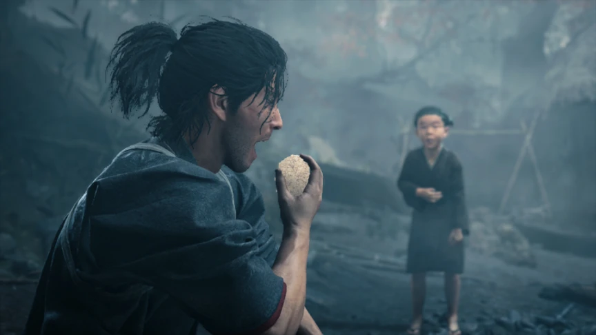 Musashi sostiene un onigiri mientras una niña lo observa entre la niebla