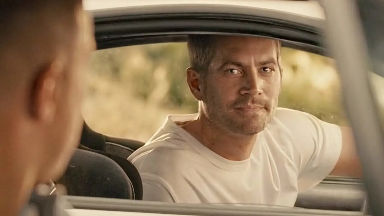 Paul Walker como Brian O’Conner al volante en una escena de Rápidos y Furiosos