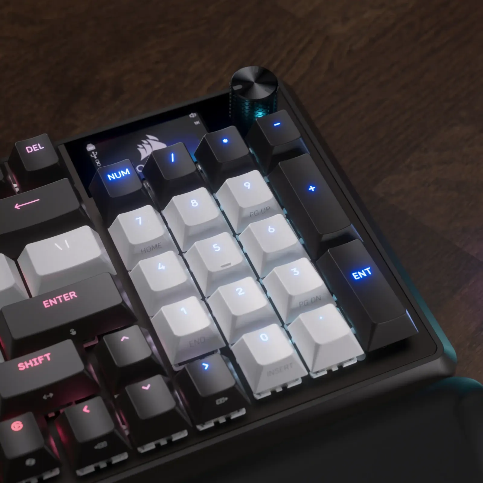 Pad numérico y dial metálico de la serie Corsair Vanguard 96 en versión bicolor