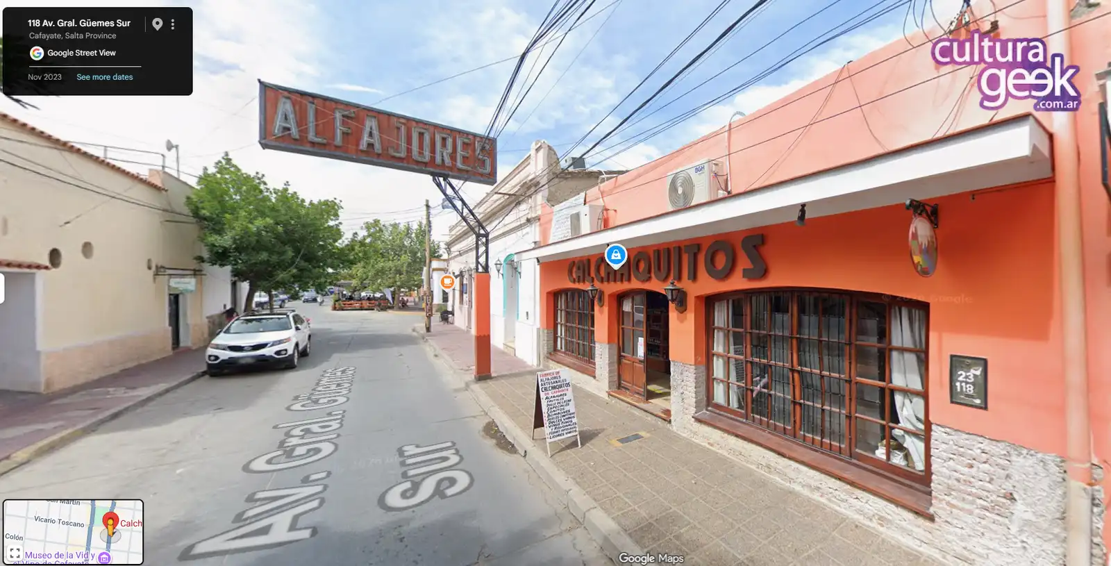 Fachada real de Alfajores Calchaquitos en avenida Güemes Sur 118, Cafayate, con el cartel colgante de ALFAJORES