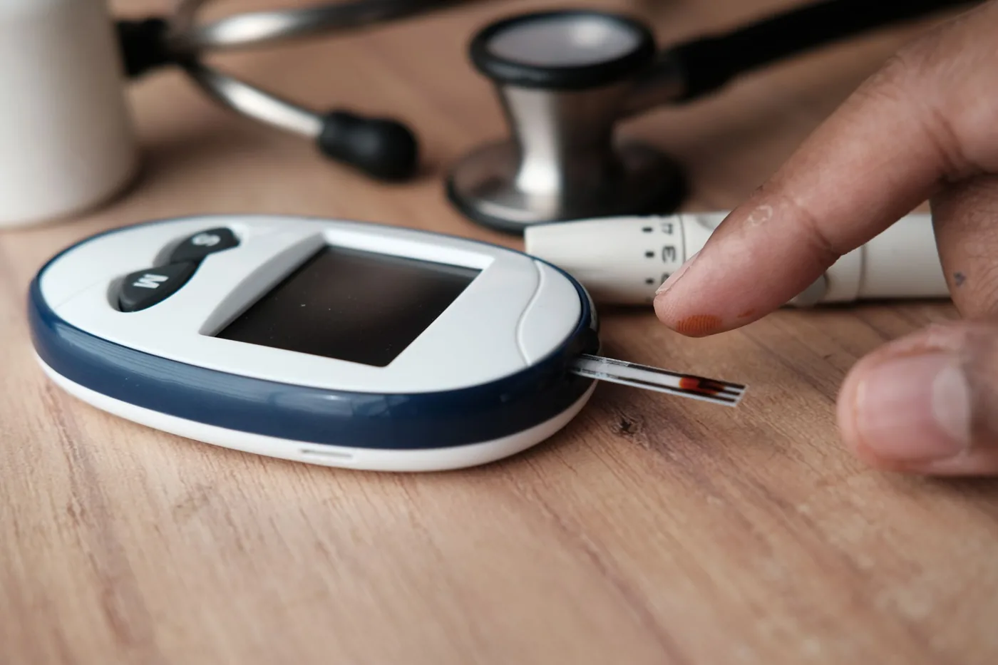 Glucómetro digital con tira reactiva para medir la glucosa en sangre, control diario en la diabetes tipo 1