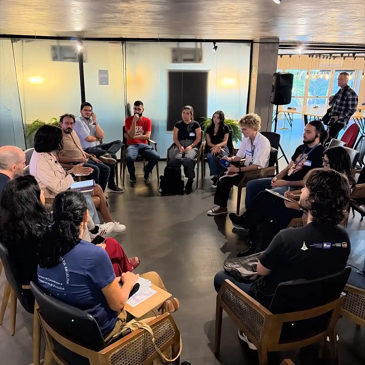 Ronda de conversación con familias y participantes de la Expedición Roblox en Brasilia