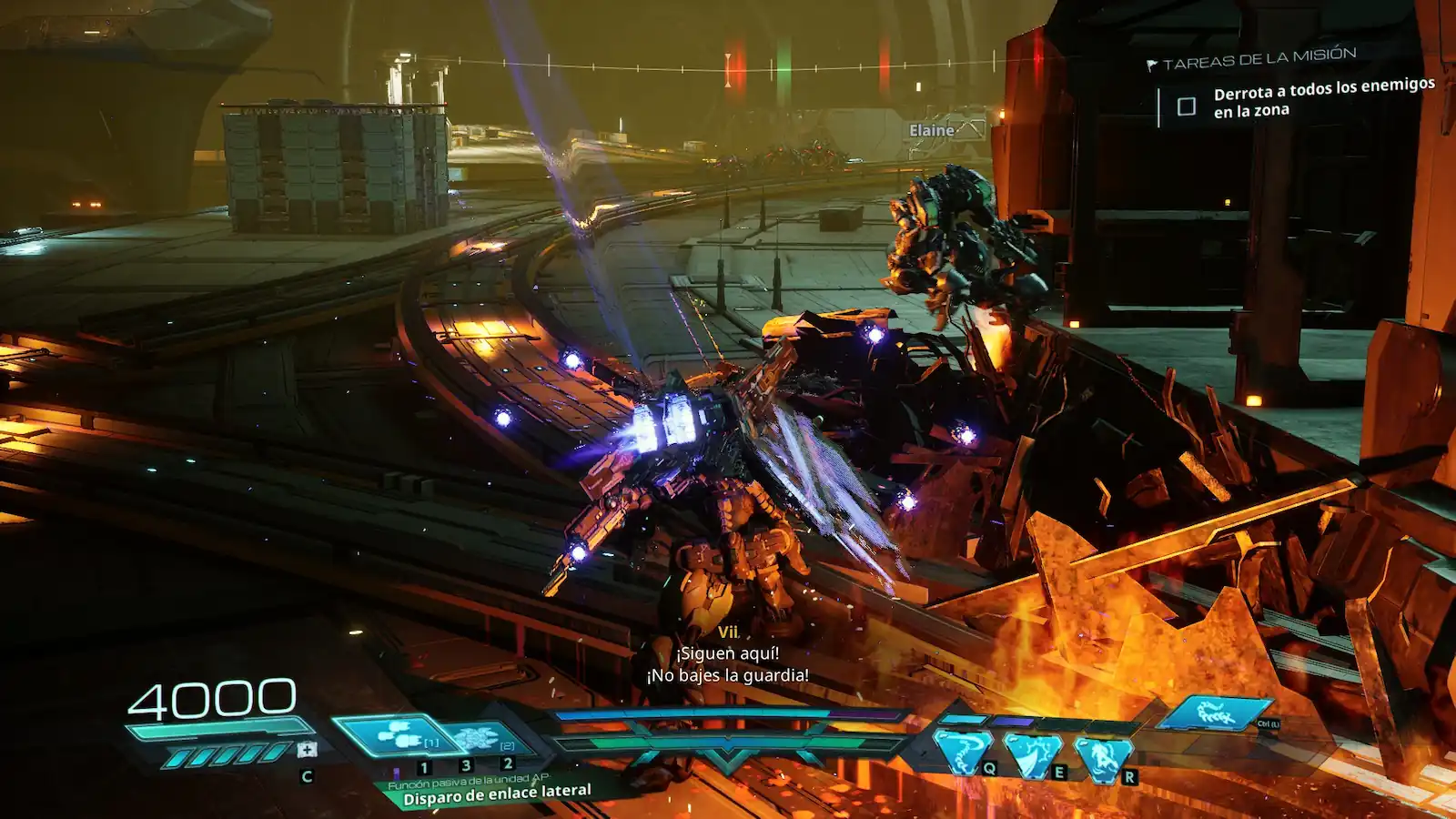 Mobile Suit atacando entre escombros en llamas en Gundam Rogue Orbit