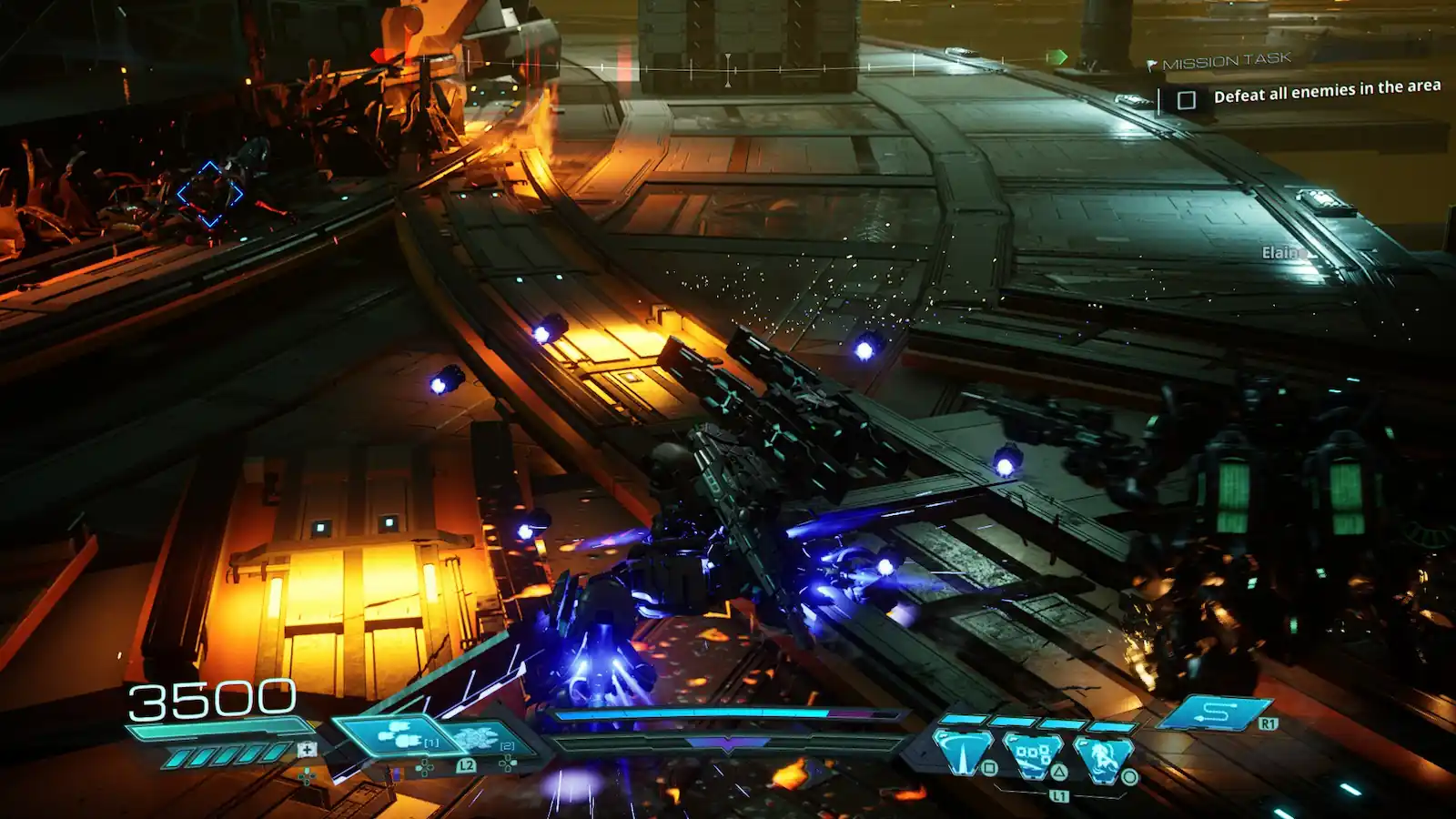 Combate contra varios enemigos en una zona industrial de Gundam Rogue Orbit