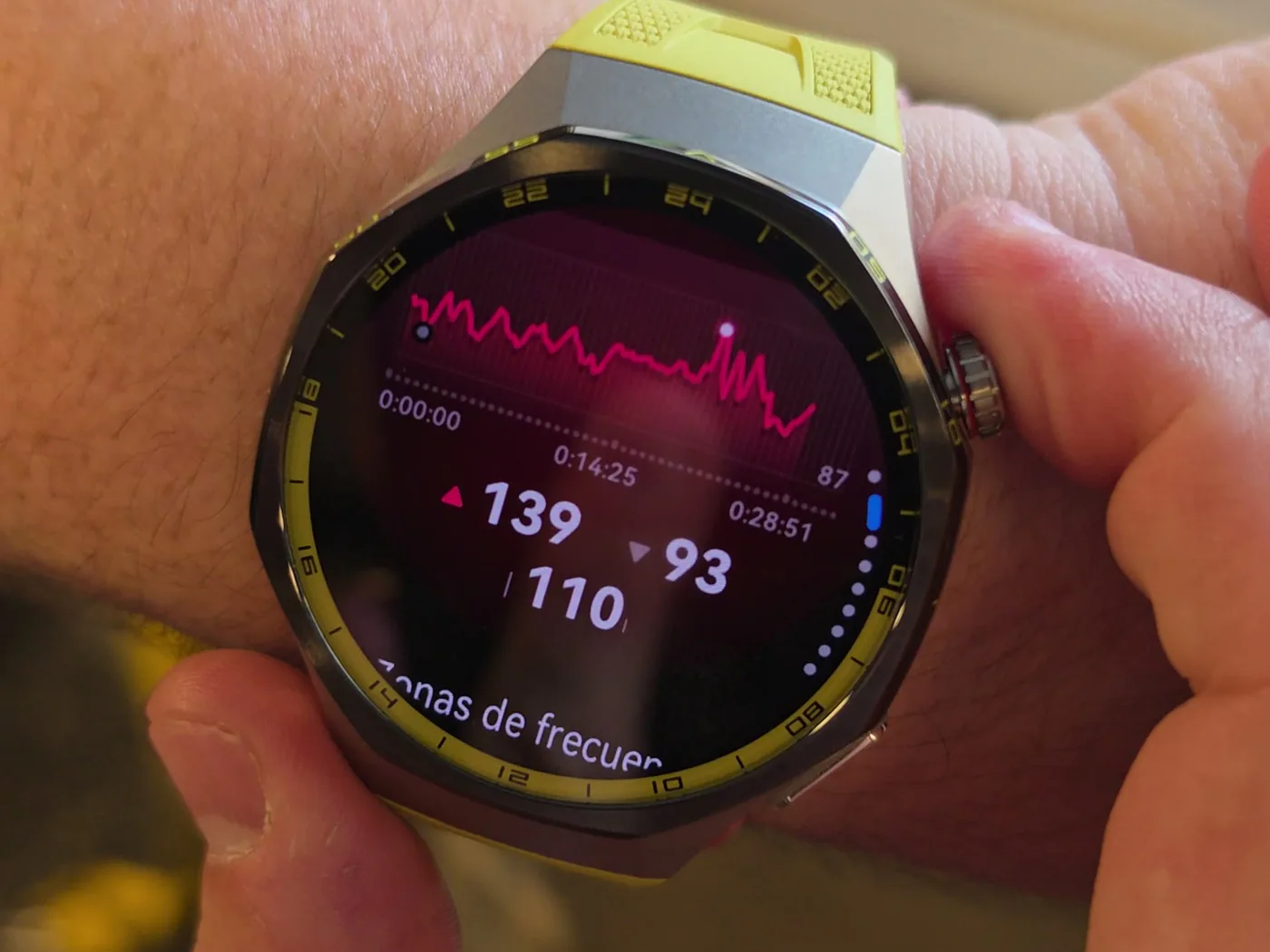 Gráfico de frecuencia cardíaca del Huawei Watch GT 7 Pro después de un entrenamiento de 28 minutos: máxima de 139 y promedio de 110 ppm