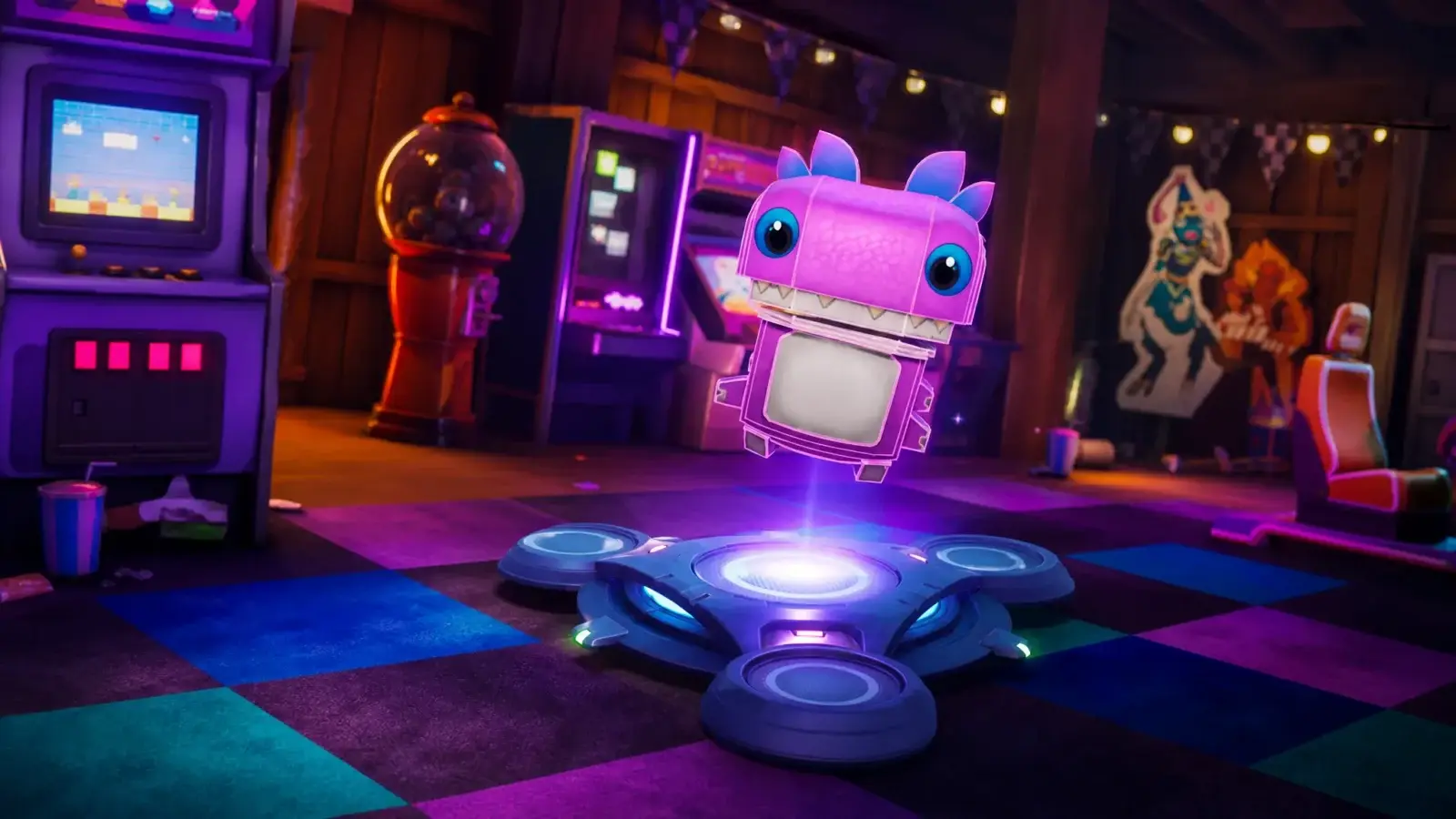 La Klombo Sprite de Fortnite Override flotando sobre su plataforma de invocación dentro de un salón de arcade
