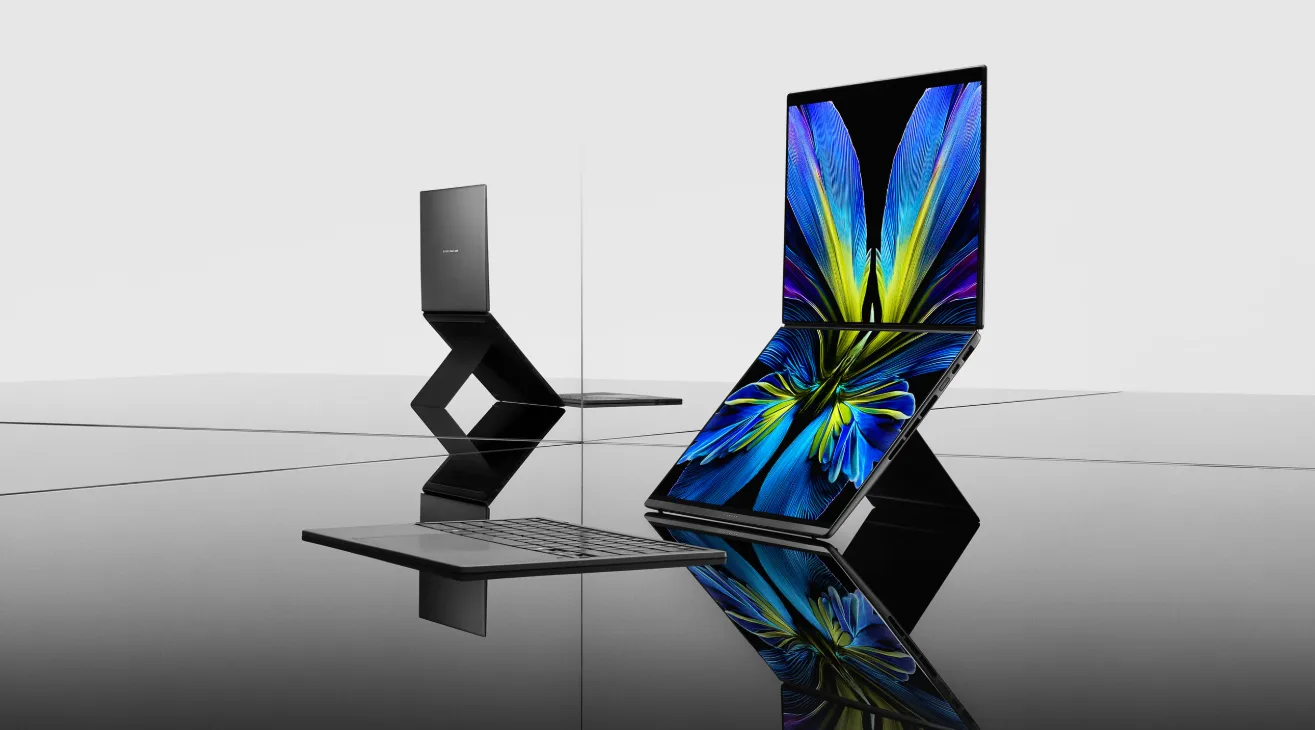 Dos ASUS Zenbook DUO sobre una superficie reflectante, una de ellas con las pantallas desplegadas en vertical