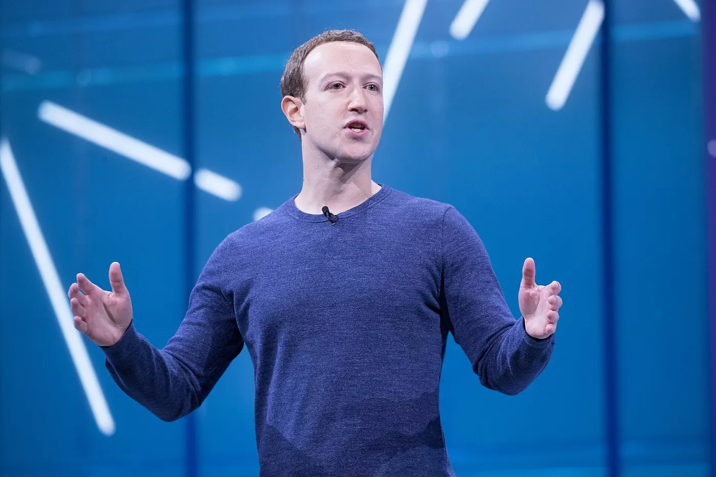 Mark Zuckerberg, CEO de Meta, habla en el escenario de la conferencia F8