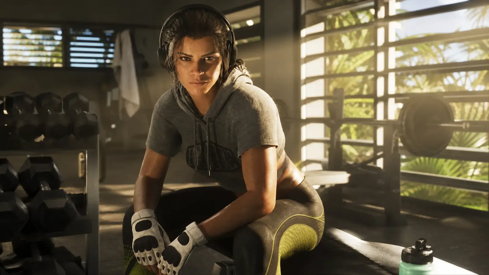 Lucia descansa en un banco de un gimnasio en GTA 6