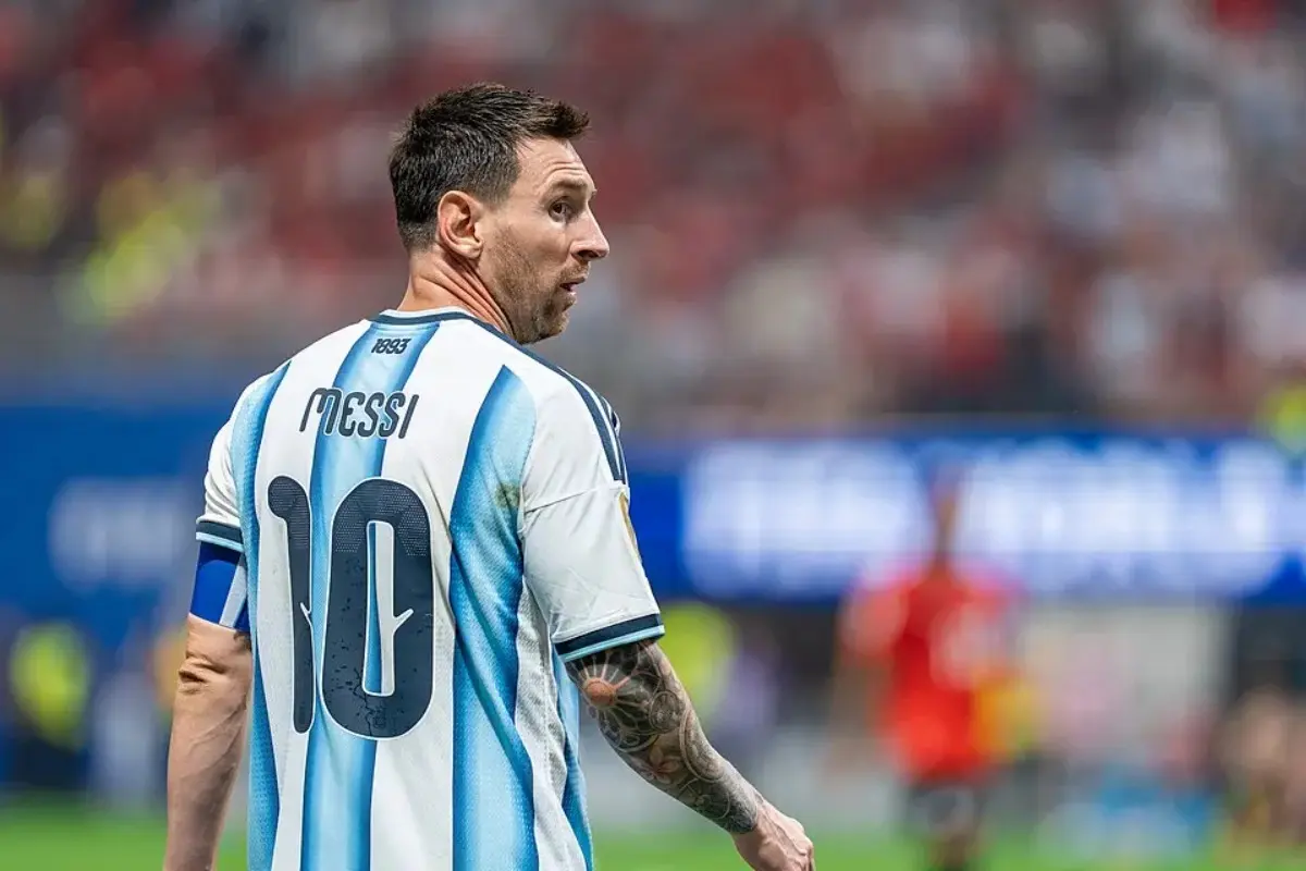 Lionel Messi de espaldas con la camiseta 10 de la Selección durante Argentina-Egipto, en el Mundial 2026