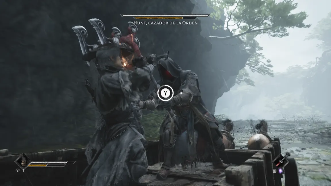 Soul frena el ataque de un cazador de la Orden con garras metálicas en Phantom Blade Zero