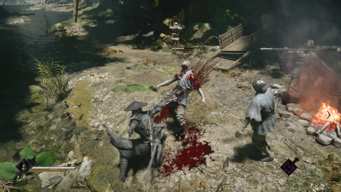 Soul enfrenta a varios enemigos junto a una fogata en Phantom Blade Zero
