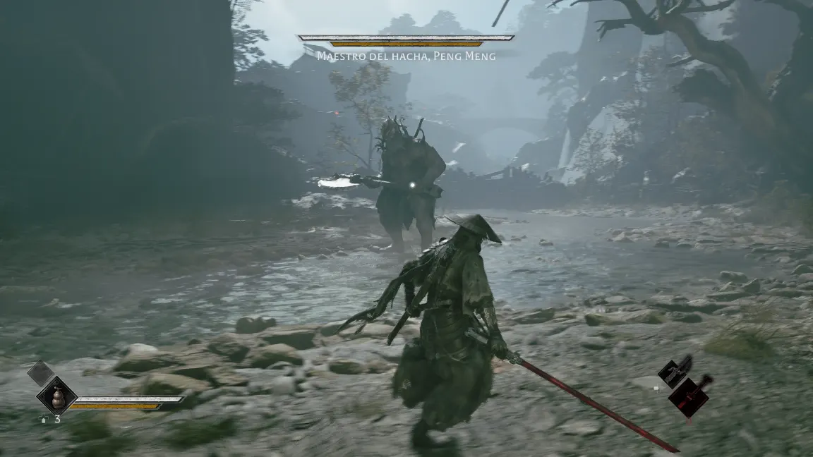 Soul enfrenta a un enemigo en un río con niebla en Phantom Blade Zero