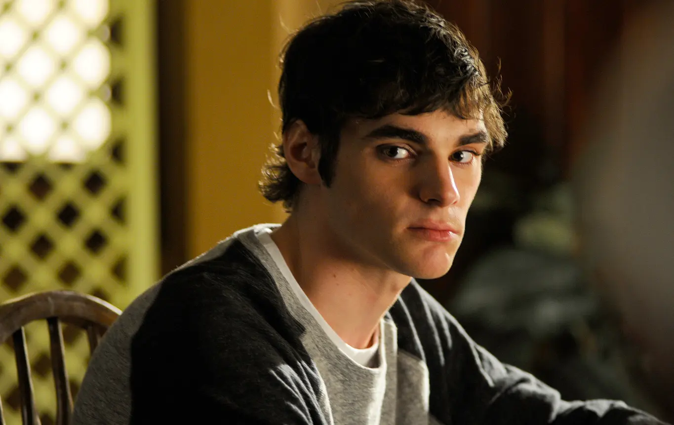 RJ Mitte como Walter White Jr. en Breaking Bad,
