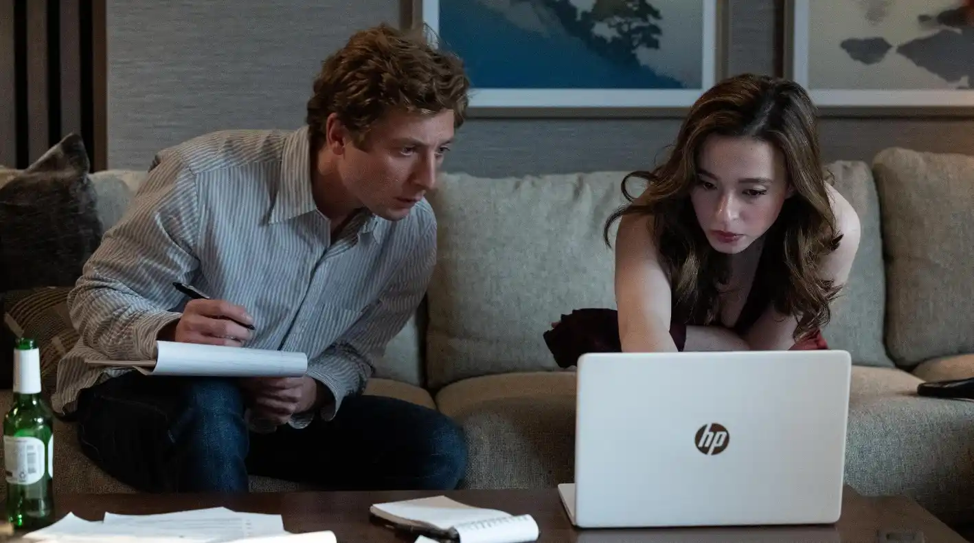Jeremy Allen White y Mikey Madison como Jeff Horwitz y Frances Haugen, protagonistas de The Social Reckoning
