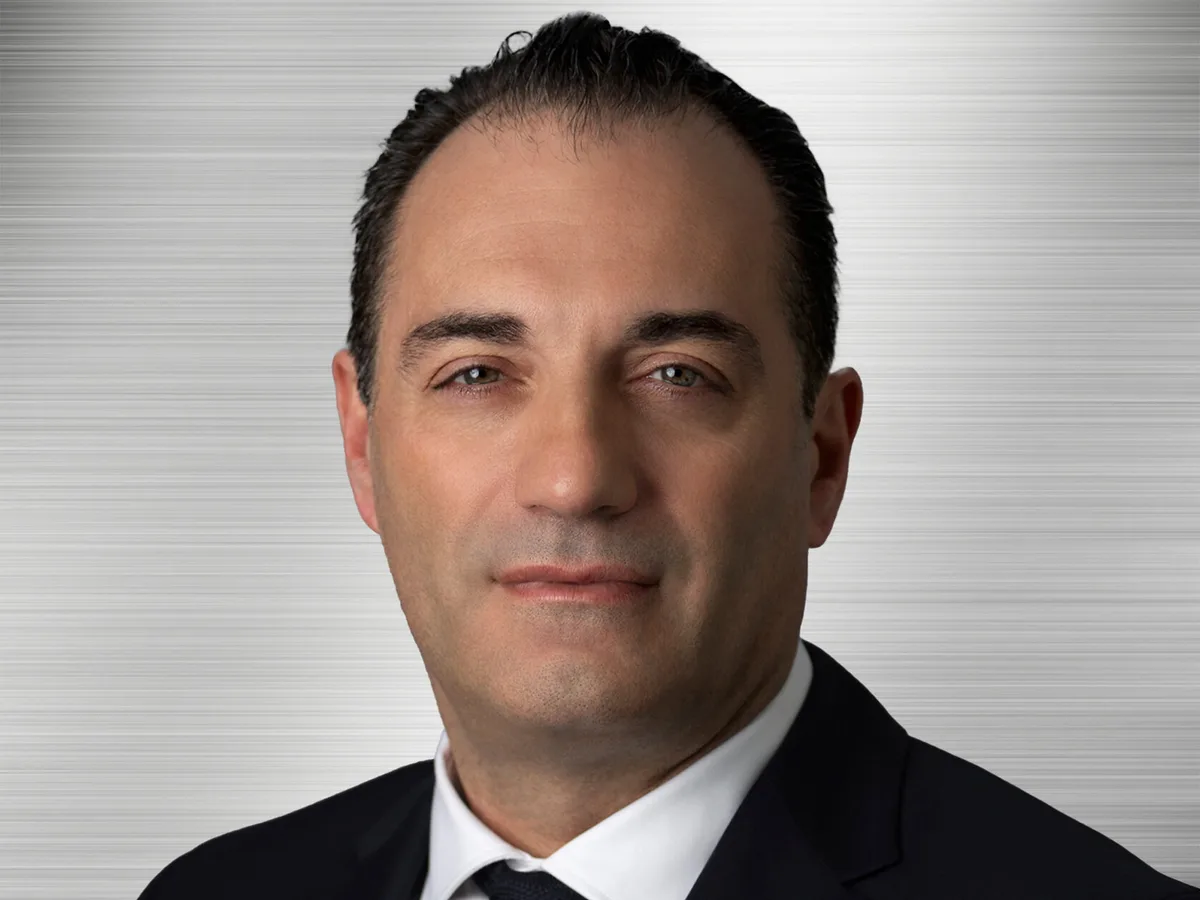 Retrato de Antonio Filosa, CEO de Stellantis, que da un keynote en el CES 2027