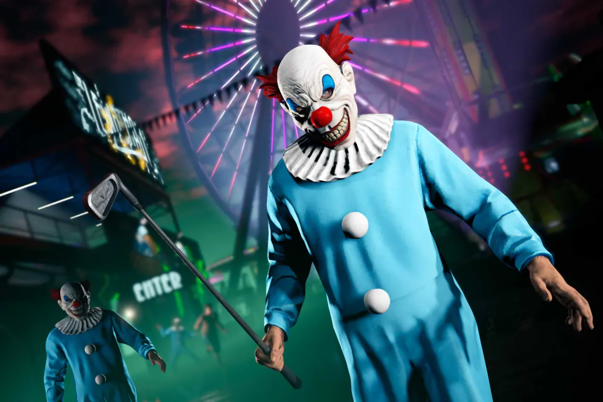 Dos homicidas disfrazados de payaso, uno con un palo de golf, frente a una vuelta al mundo en el evento de Halloween de GTA Online