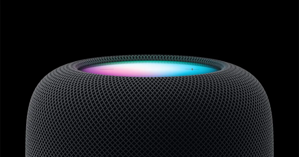 HomePod de Apple con la luz de Siri encendida, el parlante del hogar inteligente de Apple