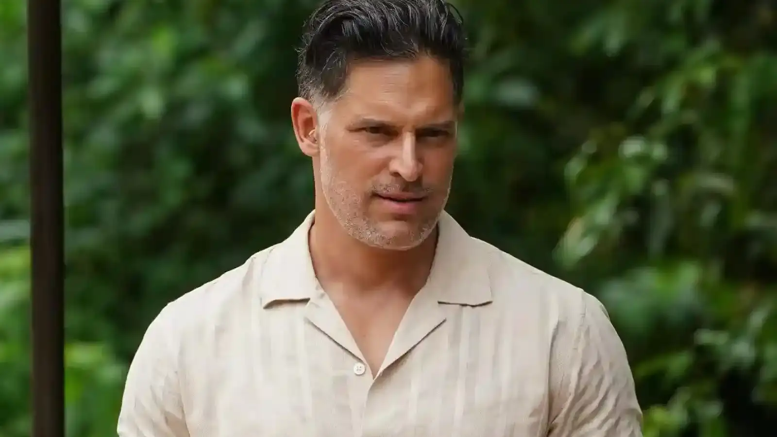 Joe Manganiello en el set de Deal or No Deal Island