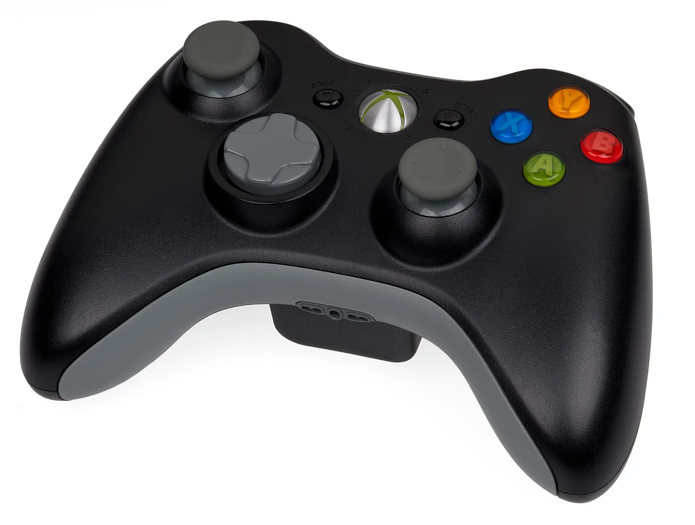 Joystick negro de Xbox 360 sobre fondo blanco