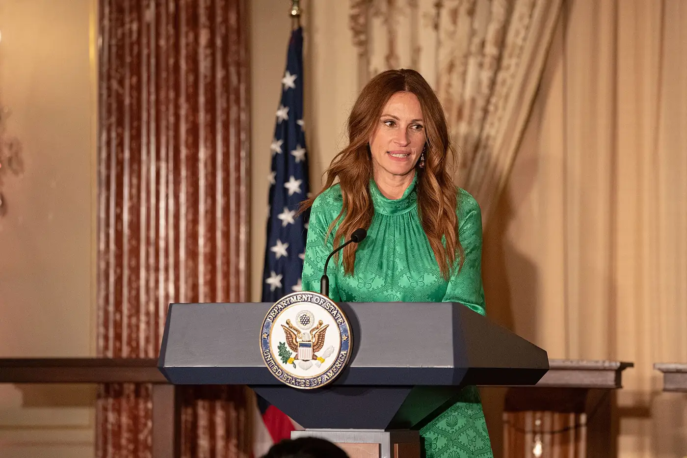 Julia Roberts habla en la cena de los Kennedy Center Honors 2022, en Washington