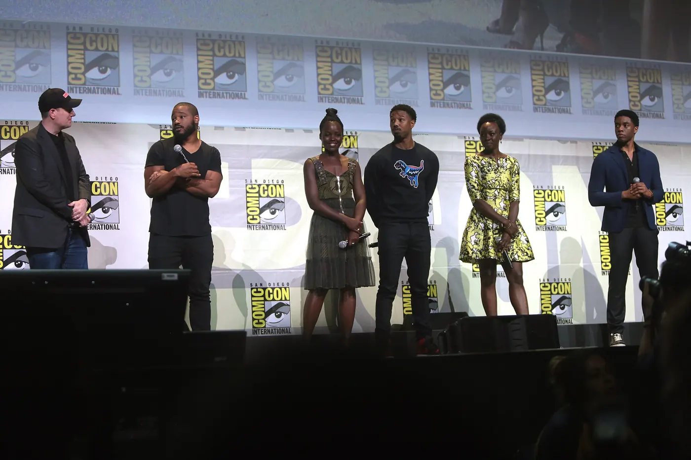 Kevin Feige, presidente de Marvel Studios, junto a Ryan Coogler y el elenco de Black Panther en la Comic-Con de San Diego 2016