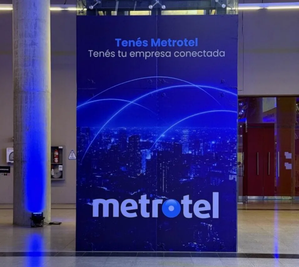 Cartel de Metrotel en la edición de Internet Day 2026