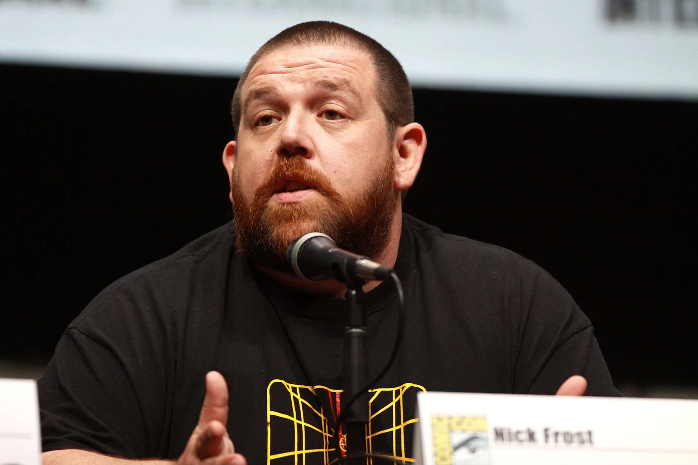 Nick Frost habla en un panel de la Comic-Con de San Diego
