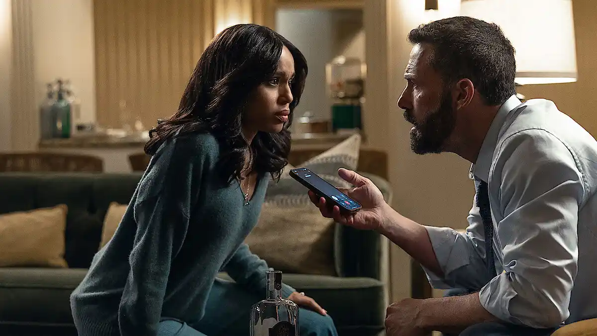 Ben Affleck como Mark Kimball y Kerry Washington como su esposa Abigail en Animales, la película de Netflix