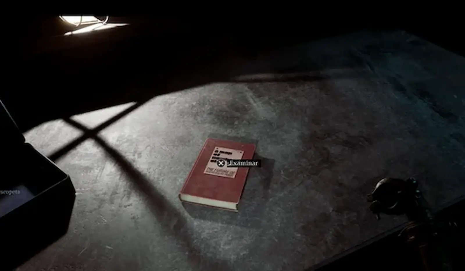 Uno de los libros extraños del final Ciencia ficción, sobre una mesa en Silent Hill: Townfall