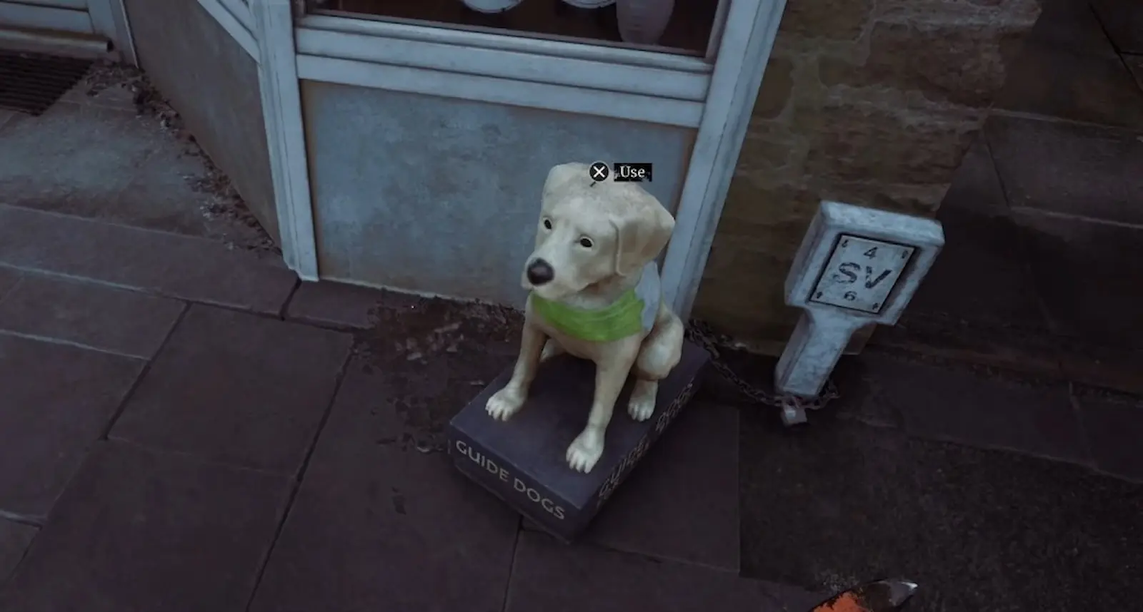 Estatua de perro guía donde se depositan las monedas para el final Perro de Silent Hill: Townfall